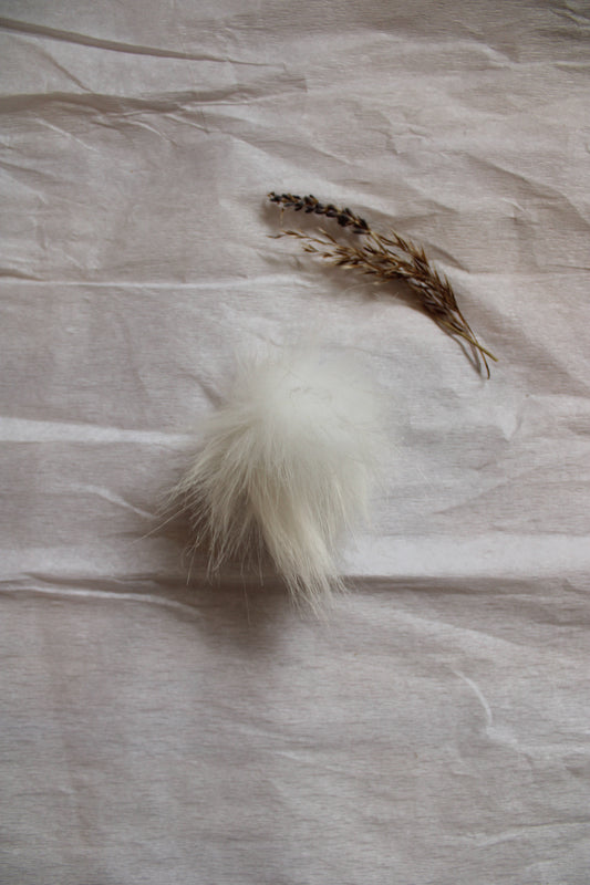 Hvid fluffy kvast 10-12 cm